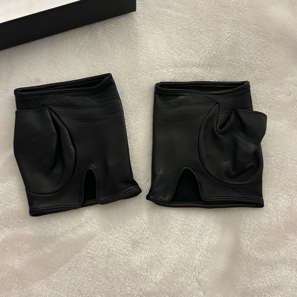 Chanel glove - Picture 2 of 6